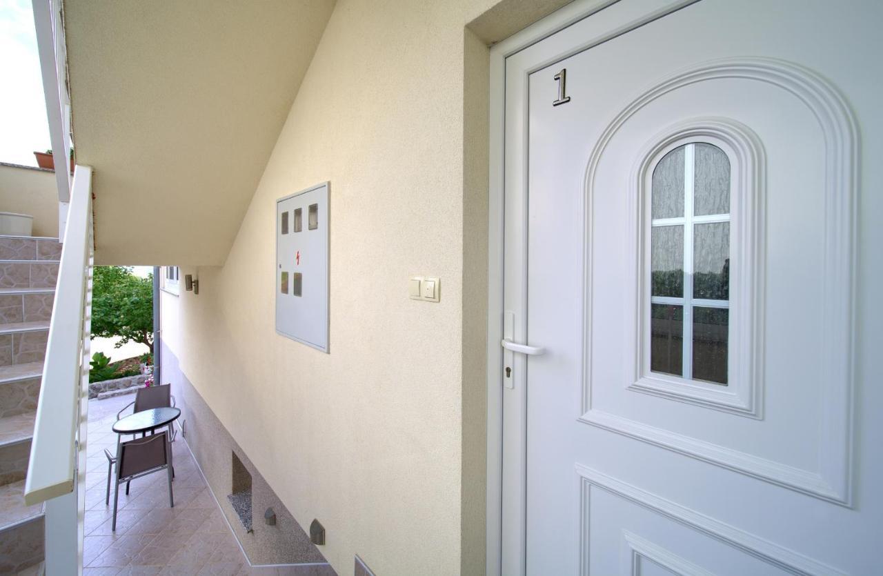 Apartmani Mara Matic Malinska Luaran gambar