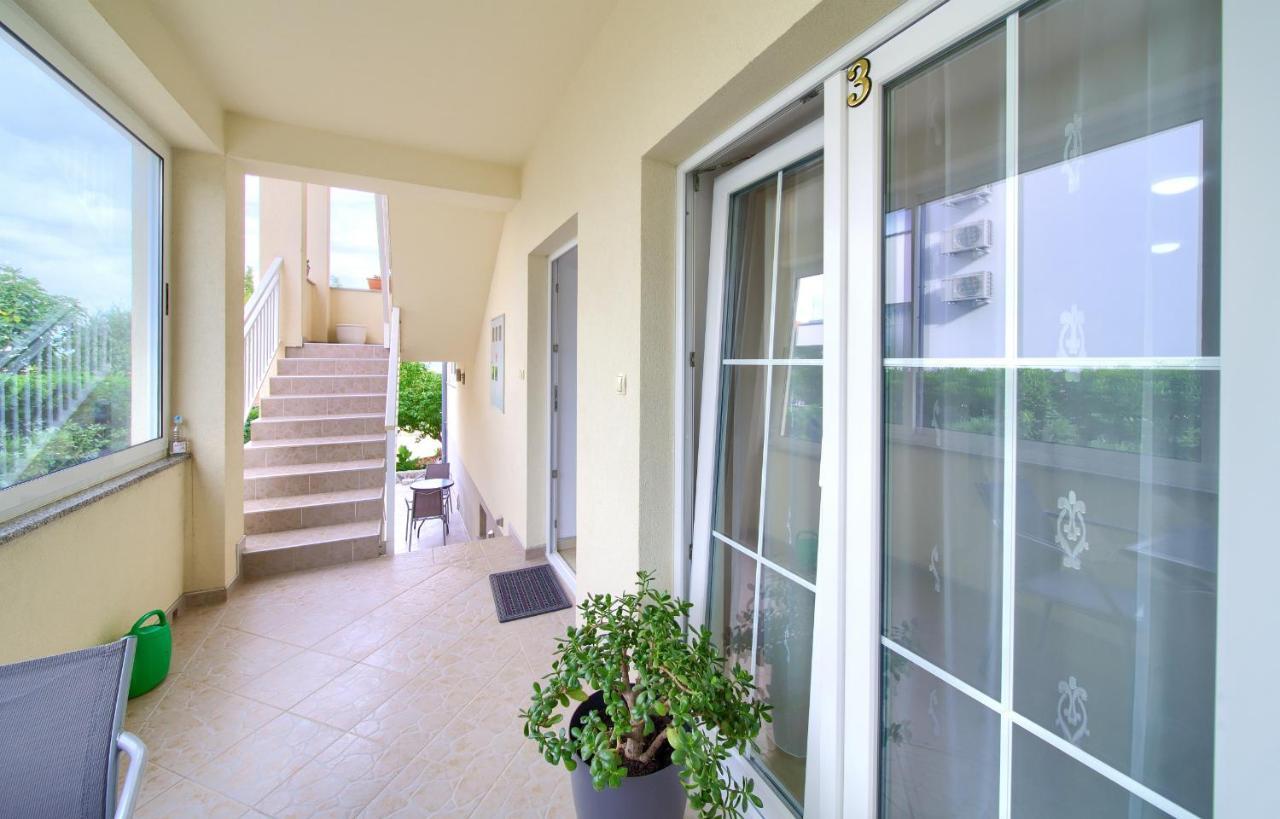 Apartmani Mara Matic Malinska Luaran gambar